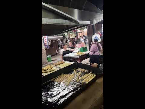 Magical Chinese street food 神奇的中国街头美食 不思議な中国の街グルメ