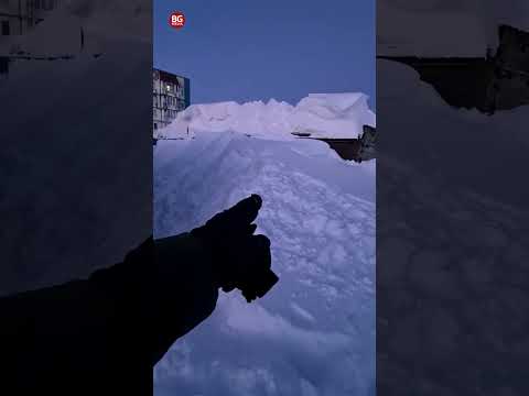 Это нереально! Сугробы до второго этажа: житель Камчатки показал дворы, ставшие снежными горами