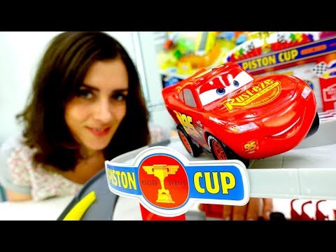 Sherens Spielzeugladen: McQueen und Mack Truck - Tolle Spielzeugautos.