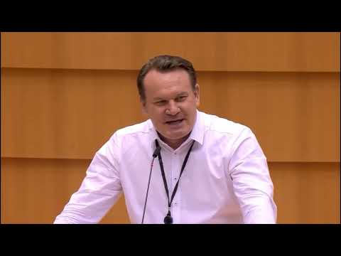 Dominik Tarczyński: Odrzuca zarzuty i broni danych o Polsce