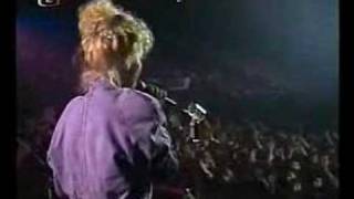 Videoklip Iveta Bartošová - Dva roky prázdnin s textom piesne