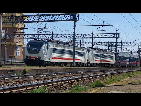 Doppia di E403 al traino di ICN in transito a Milano Lambrate