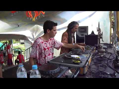 Dj, Rica Amaral vs Dj, Yasser Hanzi vinil set em Shiva Trance Retrodelica.