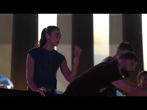 Ndodh edhe kjo ne SunnyHill, Dua Lipa nervozohet kur ia bejne kete gjest fansat