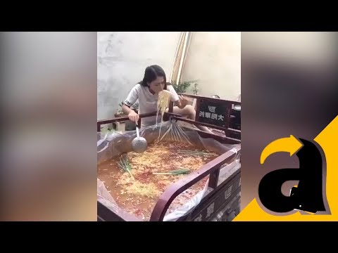 Woow! Wanita Ini Habiskan Satu Grobak Mie.Akibatnya....