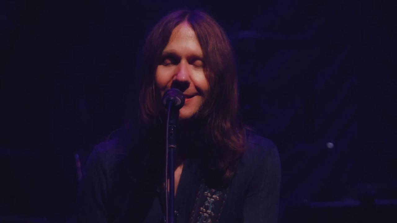 Blackberry Smoke - One Horse Town (from Homecoming: Live in Atlanta) - YouTube