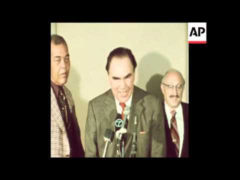 SYND 9-8-73 GERMAN BOXER MAX SCHMELING IS MET BY JOE LOUIS IN NEW YORK