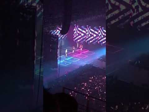 Kiss and makeup #BLACKPINKInBangkokEncore  #kissandmakeup