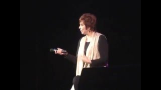 Vicki Lawrence sings "The Night the Lights Went Out in Georgia"