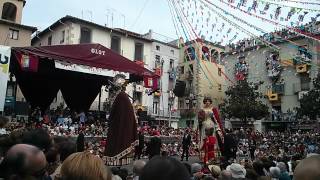 preview picture of video 'Ball dels gegants d'Olot a les Festes del Tura'
