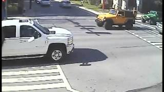 preview picture of video 'Police Seek Hit and Run Driver'
