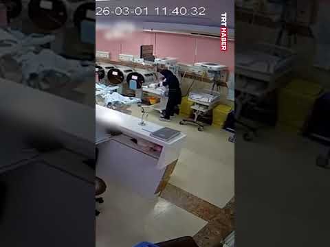 ABD ve İsrail'in Tahran'da bombaladığı bir hastaneden yeni doğan bebeklerin kurtarılma anları...