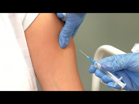 В гипермаркете Гомеля открыли стационарный пункт вакцинации видео