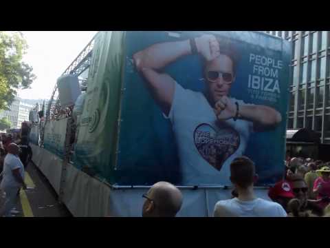 Street Parade 2019: Love Mobile 8: the Love Mobile by Tito Torres