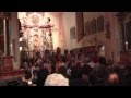 На горе горе петухи поют 