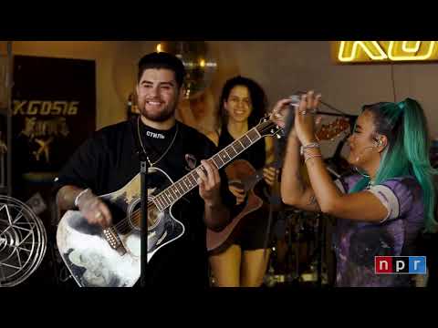 Karol G y Danny Felix - 200  Copas ( En directo )