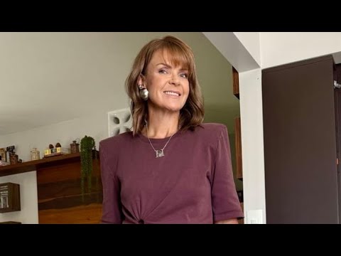 Natural Older Women over 50 60 & 70 | Simple & Elegant Style Tips