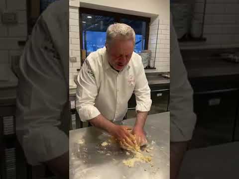 Gnudi con piselli e salsiccia, Cotoletta di palamita e maionese di limoni, Gnocchi ripeni