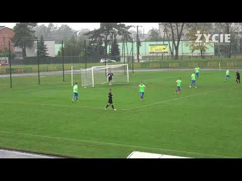 Fragmenty meczu IV ligi piłki nożnej: Huragan Wołomin – Świt Staroźreby