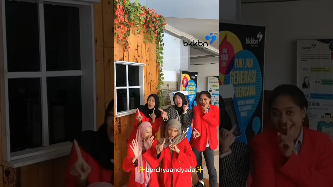 Brsyandhaaaaa..... Karena umur ideal menikah 21 thn untuk perempuan dan 25 thn untuk laki2 #bkkbn