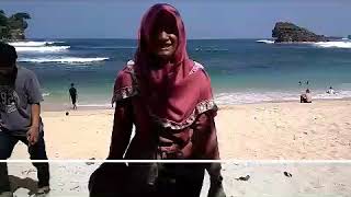 preview picture of video 'Holiday, Wisata Pantai Warukarung Pacitan..'
