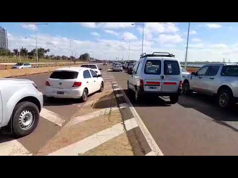 Caos y malestar por largas filas para cruzar el puente San Roque González | Misiones Cuatro
