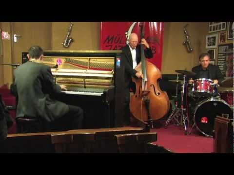 Michael Alf Trio plays 