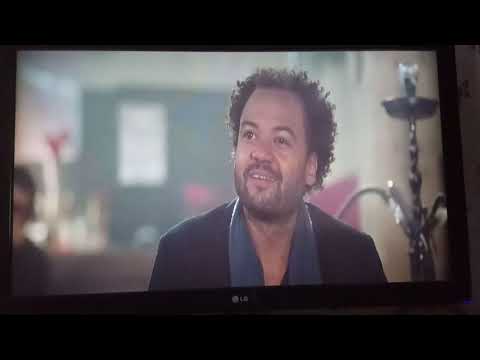 Ramzy chante au bar (IMA)