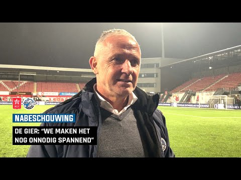 Een tevreden trainer na de derde overwinning op rij