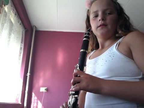 Liedje spelen op mijn klarinet het liedje heet happy