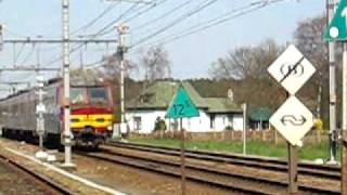 preview picture of video 'NMBS-SNCB Belgian railways EMU at B-NL border with a local train...'