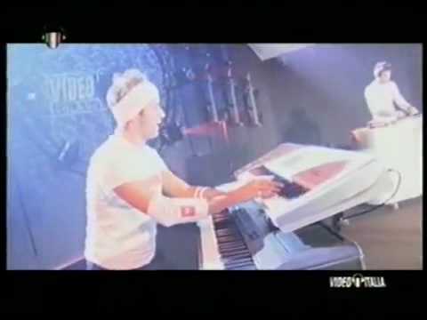 Eiffel 65 - Quelli Che Non Hanno Età (Live Video Italia)