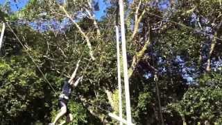 preview picture of video 'My first Trapeze Knee-Hang Catch @ ClubMed Cherating'