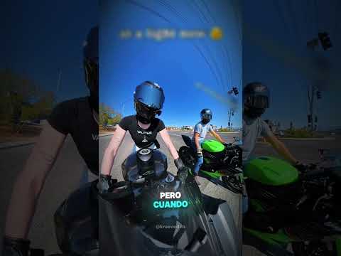 motociclista intenta impresionar a una mujer motociclista #shorts