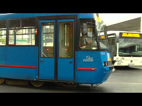 Vagonul V2A-T #3009 pe linia 35 intorcand in terminalul Gara Basarab