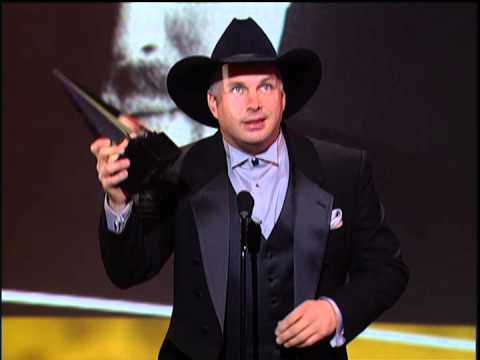 Garth Brooks wins Country Album-AMA 2000