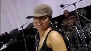 Alicia Keys - Dragon Days - Rehearsed (Ensayo) 2004