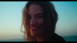 Video zu 'Holidaze' ansehen