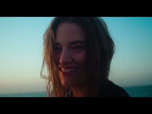 Video zu 'Holidaze' ansehen