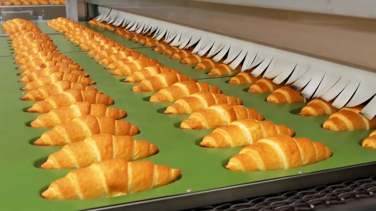 COMO se HACEN los CRUASANES con MASA de HOJALDRE de MANTEQUILLA🥐