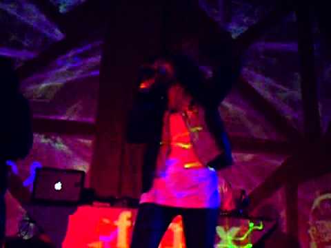 Fluido Popular feat Karolinativa