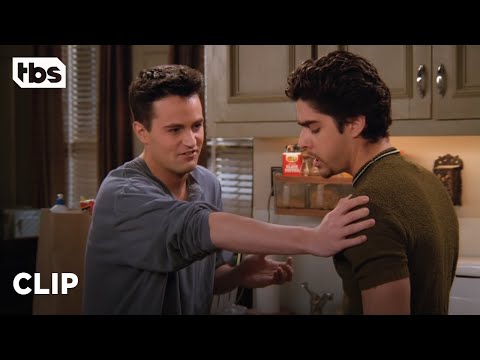 【六人行】超級神經質的瘋狂室友！(Friends: Chandler’s Crazy New Roommate's Ex Girlfriend (Season 2 Clip) | TBS)