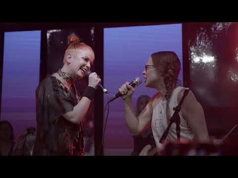 Shirley Manson + Fiona Apple "You Don't Own Me" Girlschool 2018
