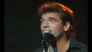Huey Lewis &amp; The News - Hip to be square 1986