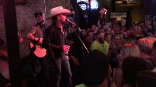 Tailgate Watch: Justin Moore&#39;s &quot;Kinda Don&#39;t Care&quot; Bar Crawl in Nashville, TN
