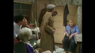 Queenie's Castle - s02e04 Industrial Relations