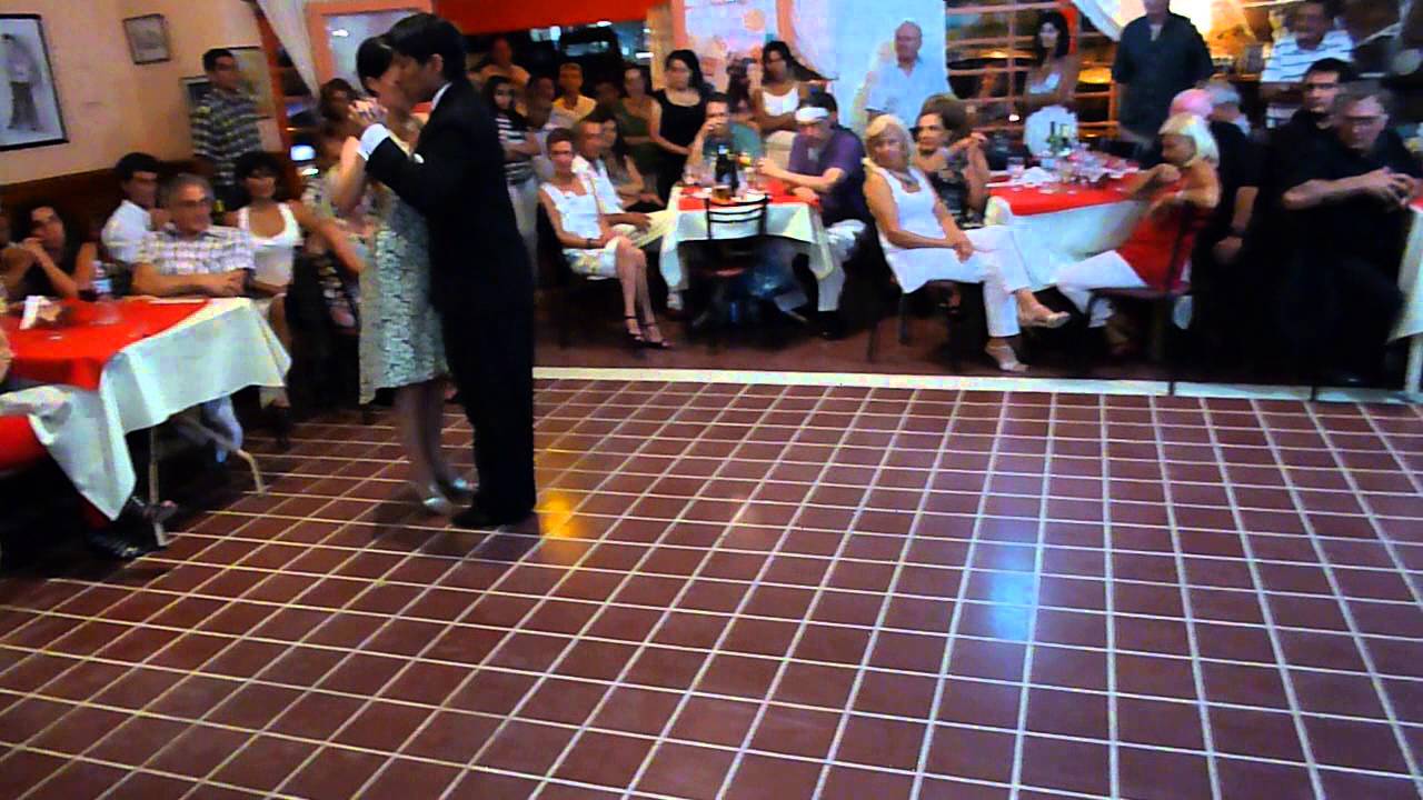 Video thumbnail for Rauli Choque y Julieta Qüesta bailan el tango "Lo pasao pasó". Enero 2013