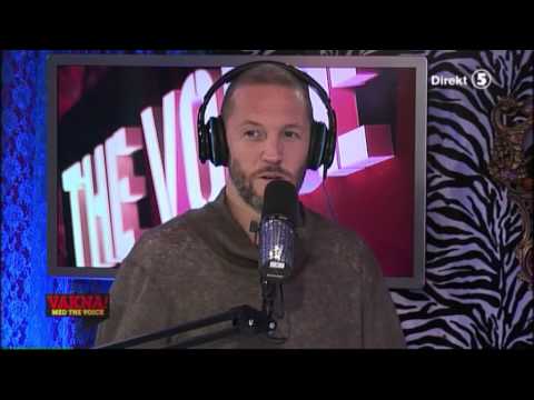 Daniel Paris blir attackerad i standup - VAKNA! med The Voice