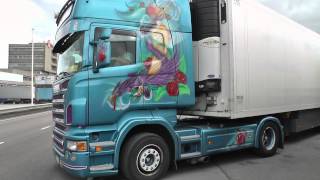 preview picture of video '2 beautifull trucks, flora Holland, veiling Aalsmeer, 15 april 2014'