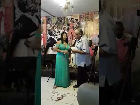 Gladys Calmet con el maestro  Pedro Vicente Gómez vals "prenda mia"